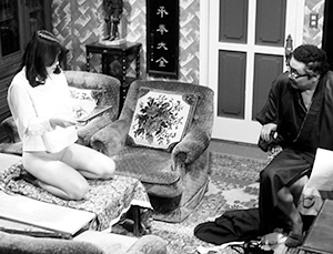 『奴隷契約書 鞭とハイヒール』写真