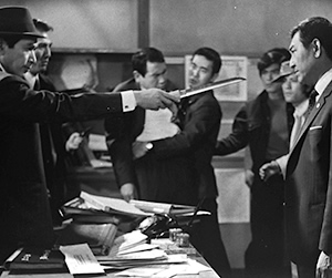 『暴力団再武装』写真