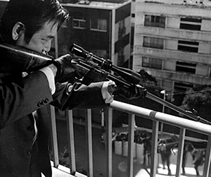 『ギャング対ギャング 赤と黒のブルース』写真