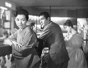 『女が階段を上る時』写真